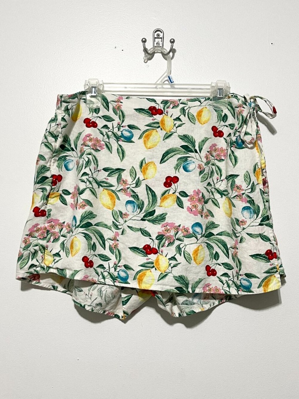 Old Navy Womens Linen Blend Wrap Skort Shorts XL Fruit Print Resort Vacation